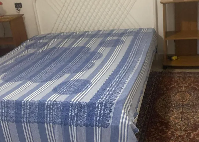 Proprieta Intero Allogio Con Parcheggio 度假居 *